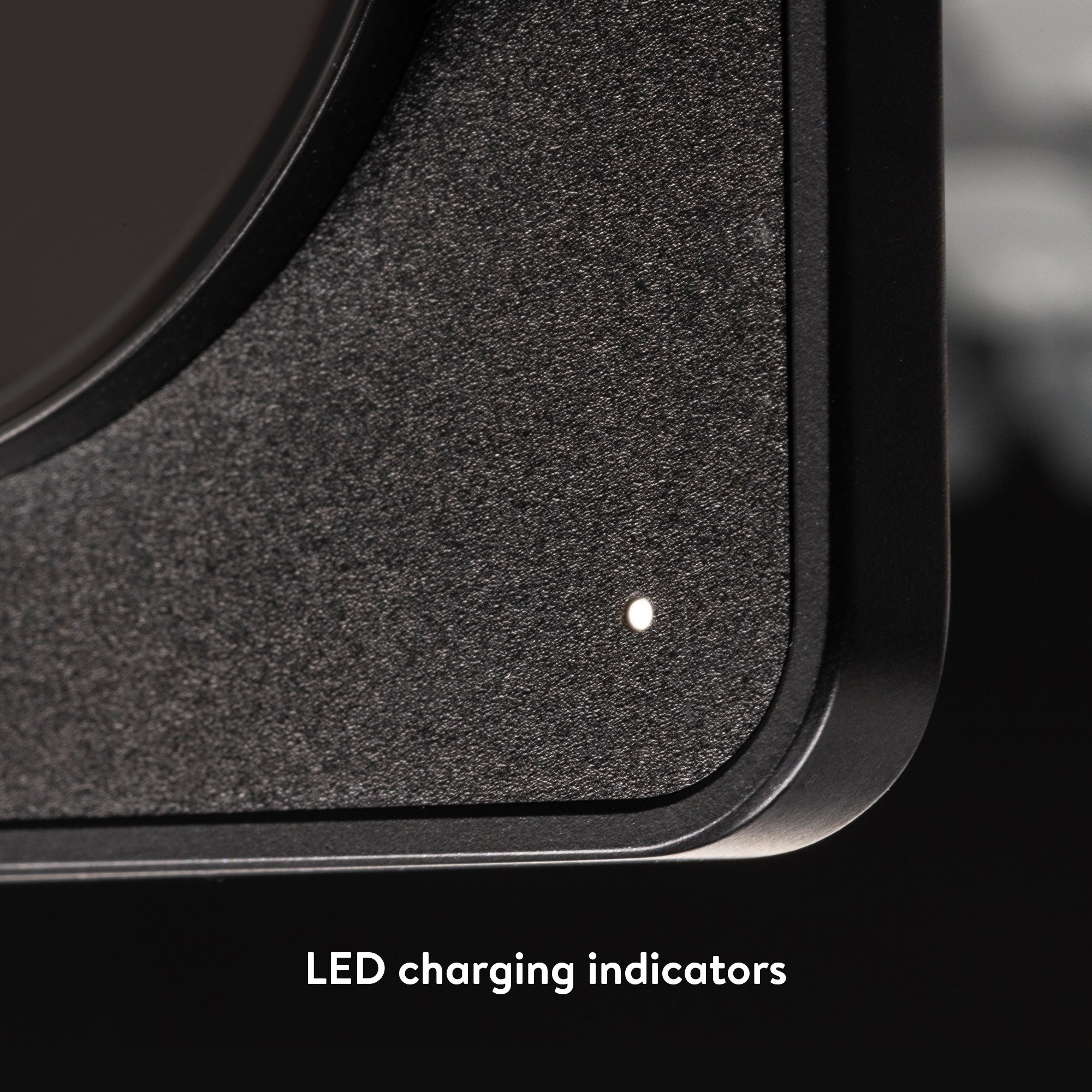 mous-charging-pad-qi2-15w-chargeur-sans-fil-noir-mat-magsafe-compatible image 7