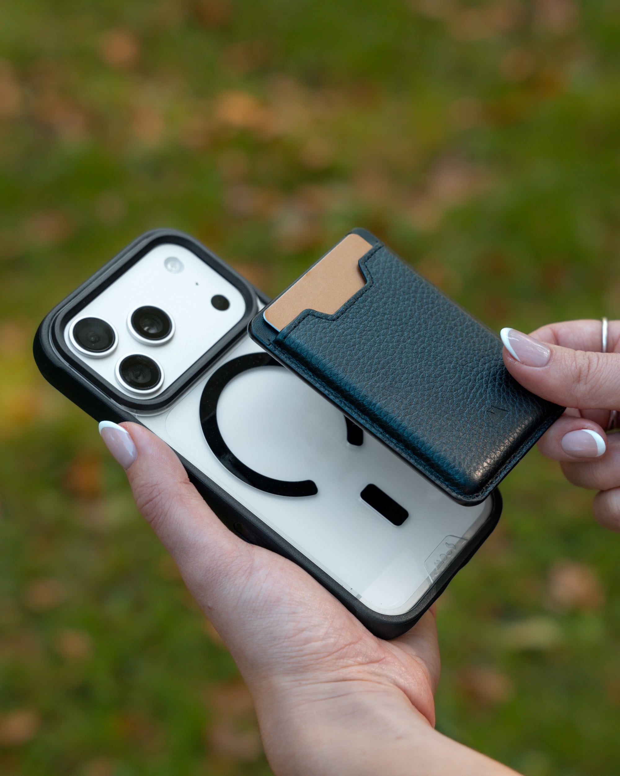 mous-portefeuille-cartes-noir-magn-tique-magsafe image 8