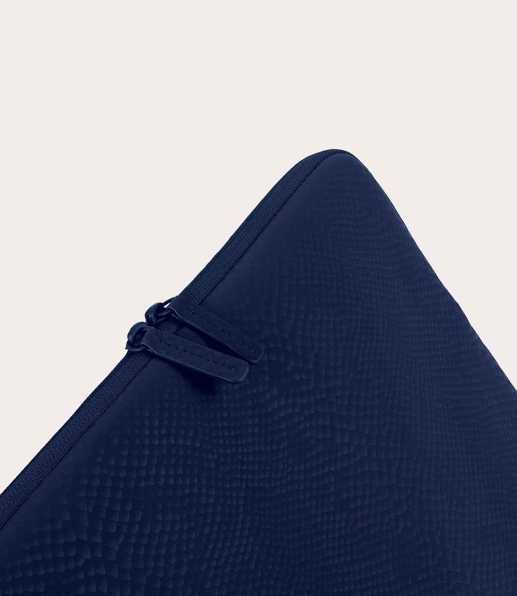 tucano-boa-housse-macbook-et-pc-aspect-reptile-pu-anti-slip image 7