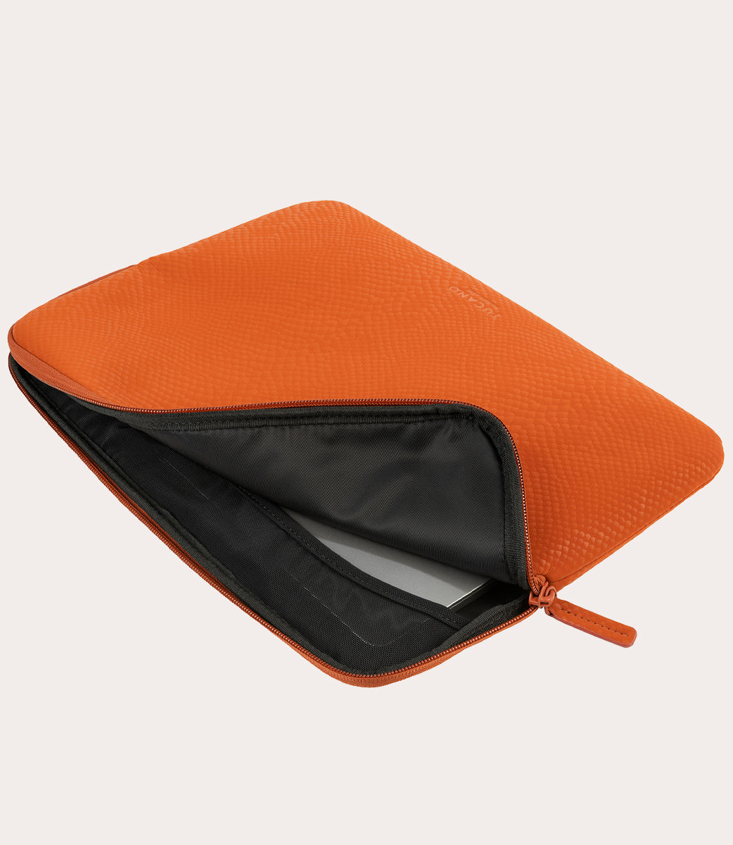 tucano-boa-housse-macbook-et-pc-aspect-reptile-pu-anti-slip image 4