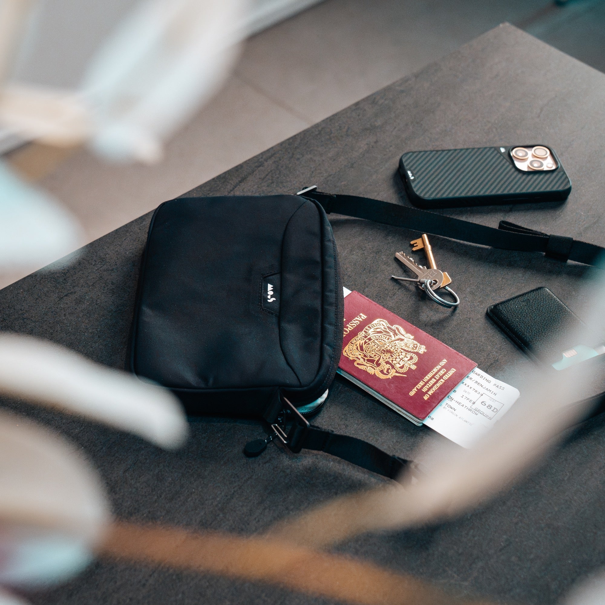 mous-optimal-pochette-documents-de-voyage-noire image 2