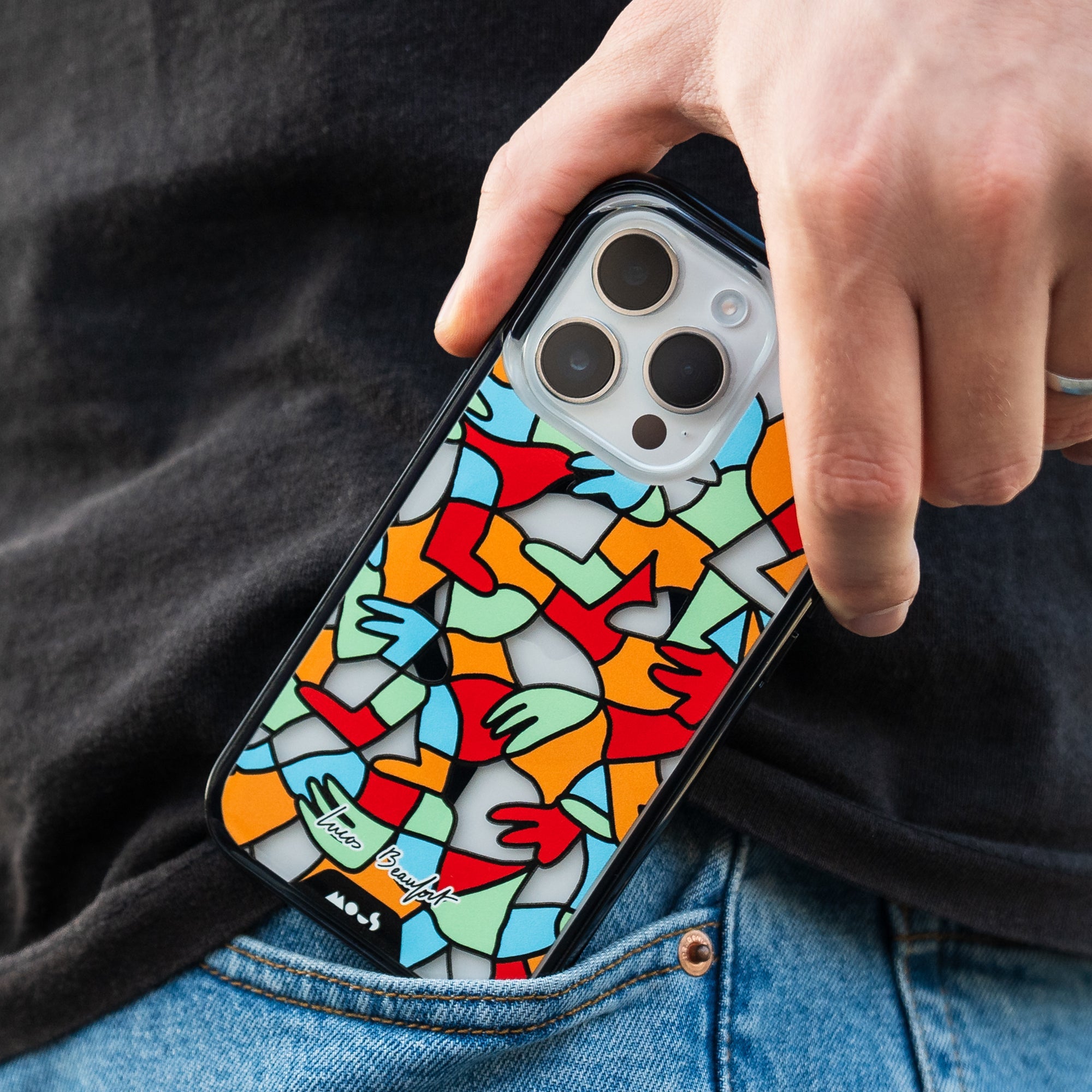 mous-collabs-lucas-beaufort-coque-de-protection-iphone-12-12-mini-12-pro-street- image 3