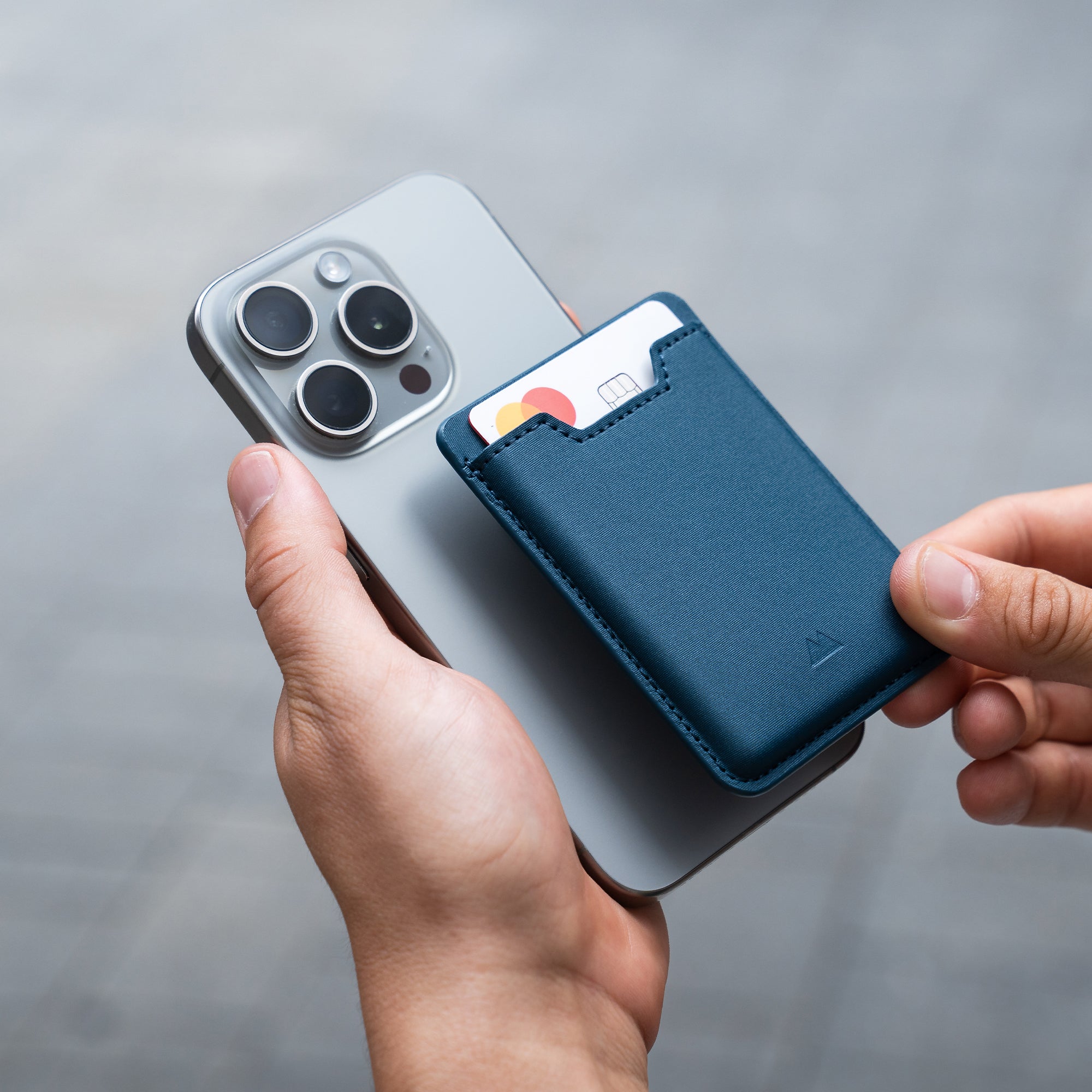 mous-portefeuille-pour-cartes-magn-tique-magsafe-marine image 2