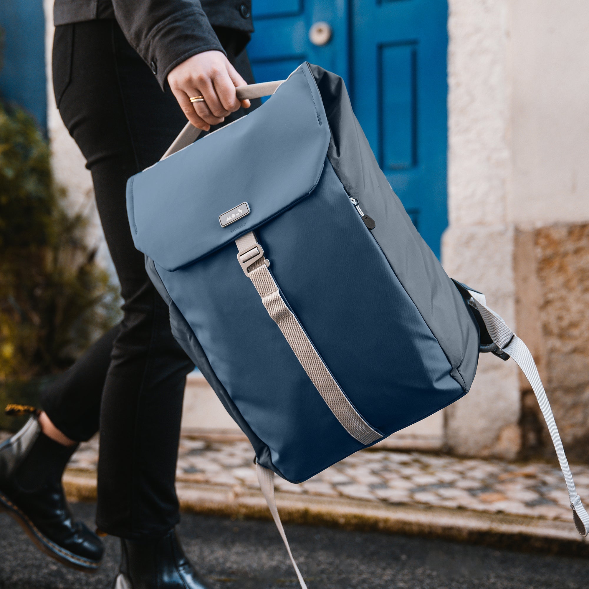 mous-day-backpack-20-litres-marine-flap-sac-dos-urbain image 5