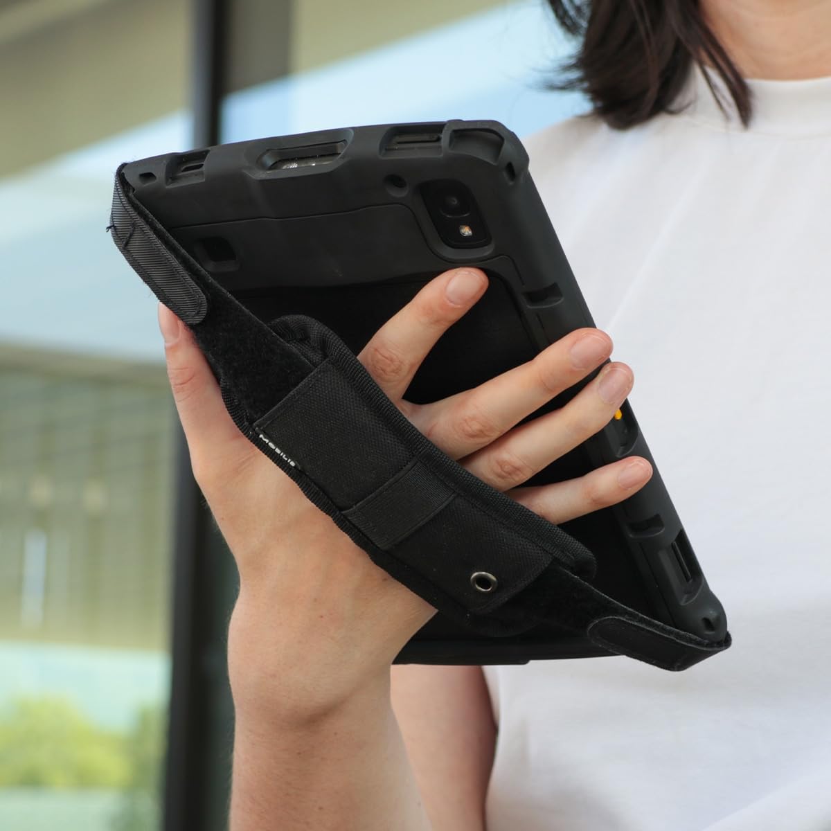 mobilis-protech-patte-de-saisie-avec-porte-stylet-pour-tablette-10-compatible-ze image 6