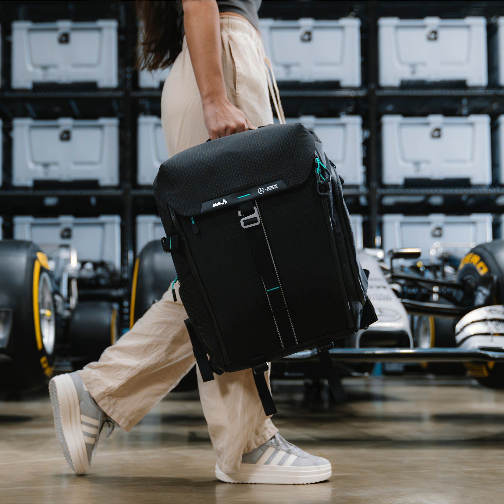 mous-optimal-x-mercedes-amg-f1-team-sac-dos-ultratex-40-l-noir-dition-collector image 4