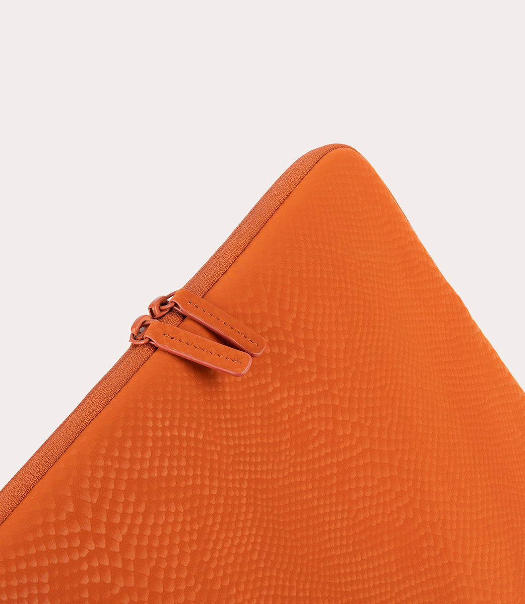 tucano-boa-housse-macbook-et-pc-aspect-reptile-pu-anti-slip image 3