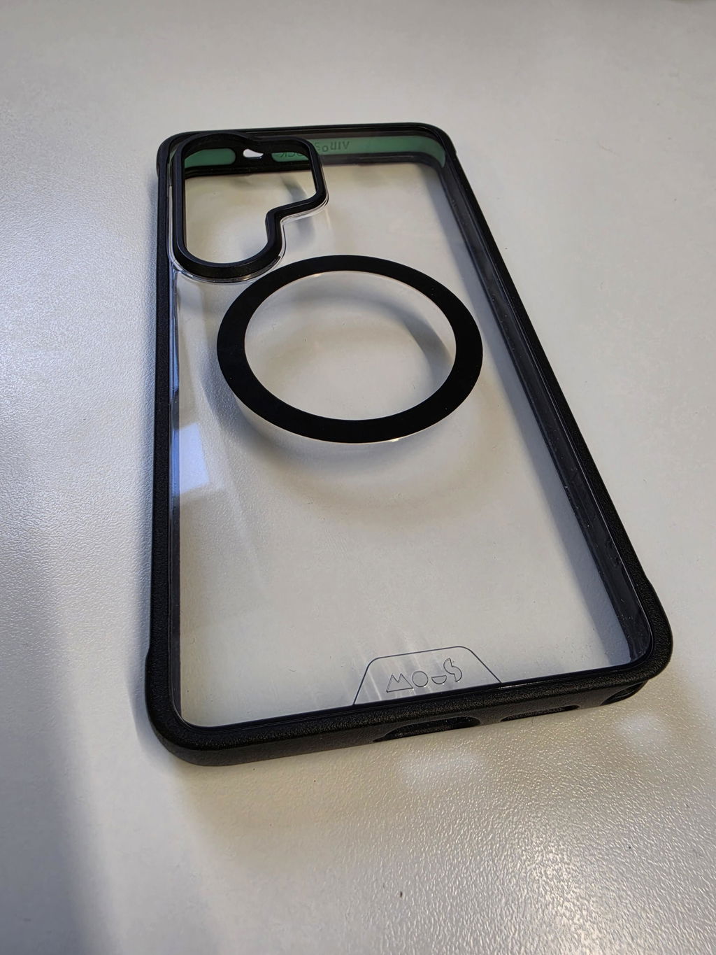 Enfin une transparente qui ne jaunit pas vite