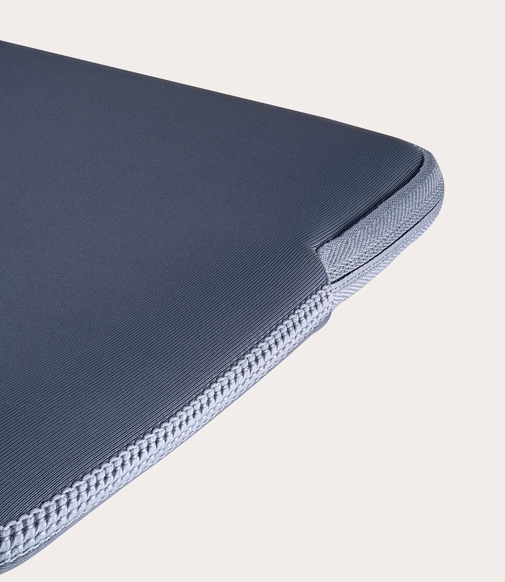 tucano-one-housse-macbook-neo-en-n-opr-ne-4-mm-anti-slip image 5