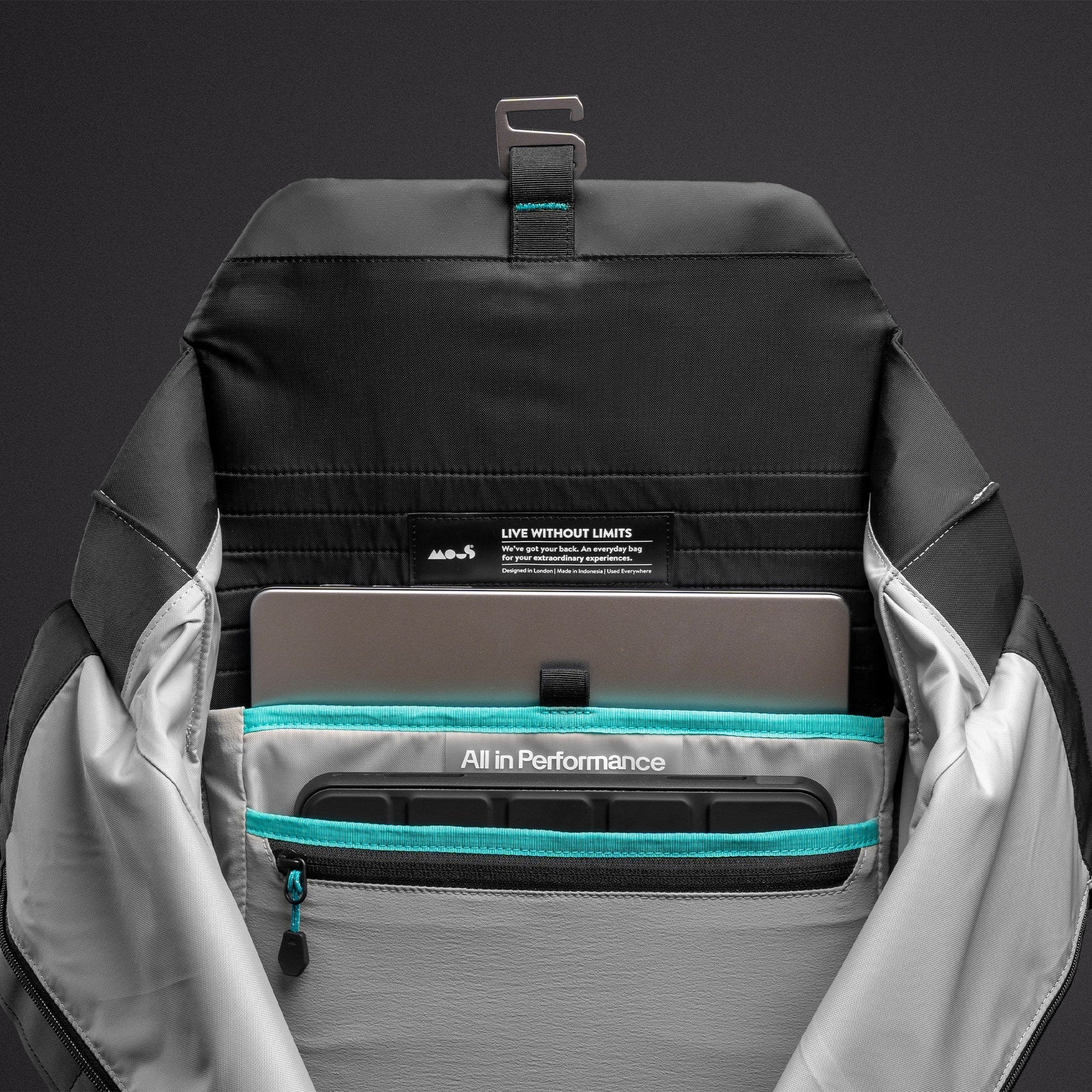 mous-day-sac-dos-20-litres-mercedes-amg-f1-team-noir image 6