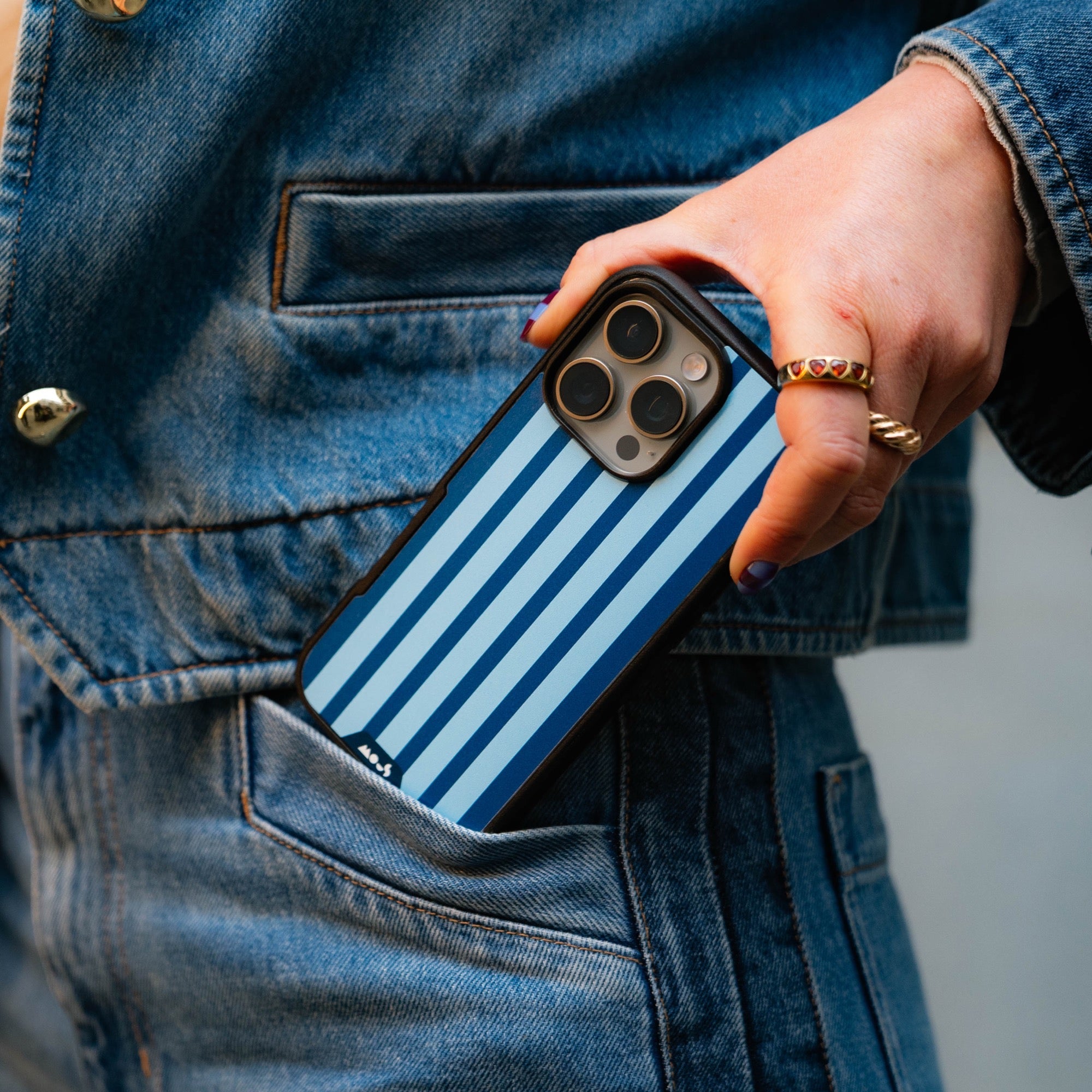 mous-collabs-coque-de-protection-pour-t-l-phone-liquorice-treat-bleu image 3