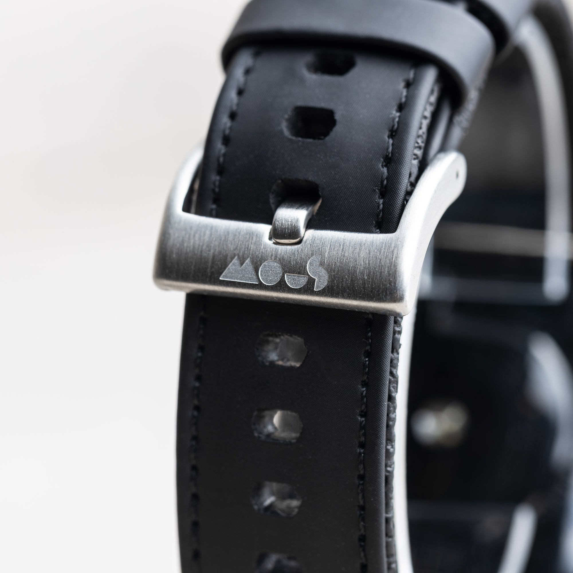 mous-bracelet-apple-watch-r-sistant-l-eau-noir image 6