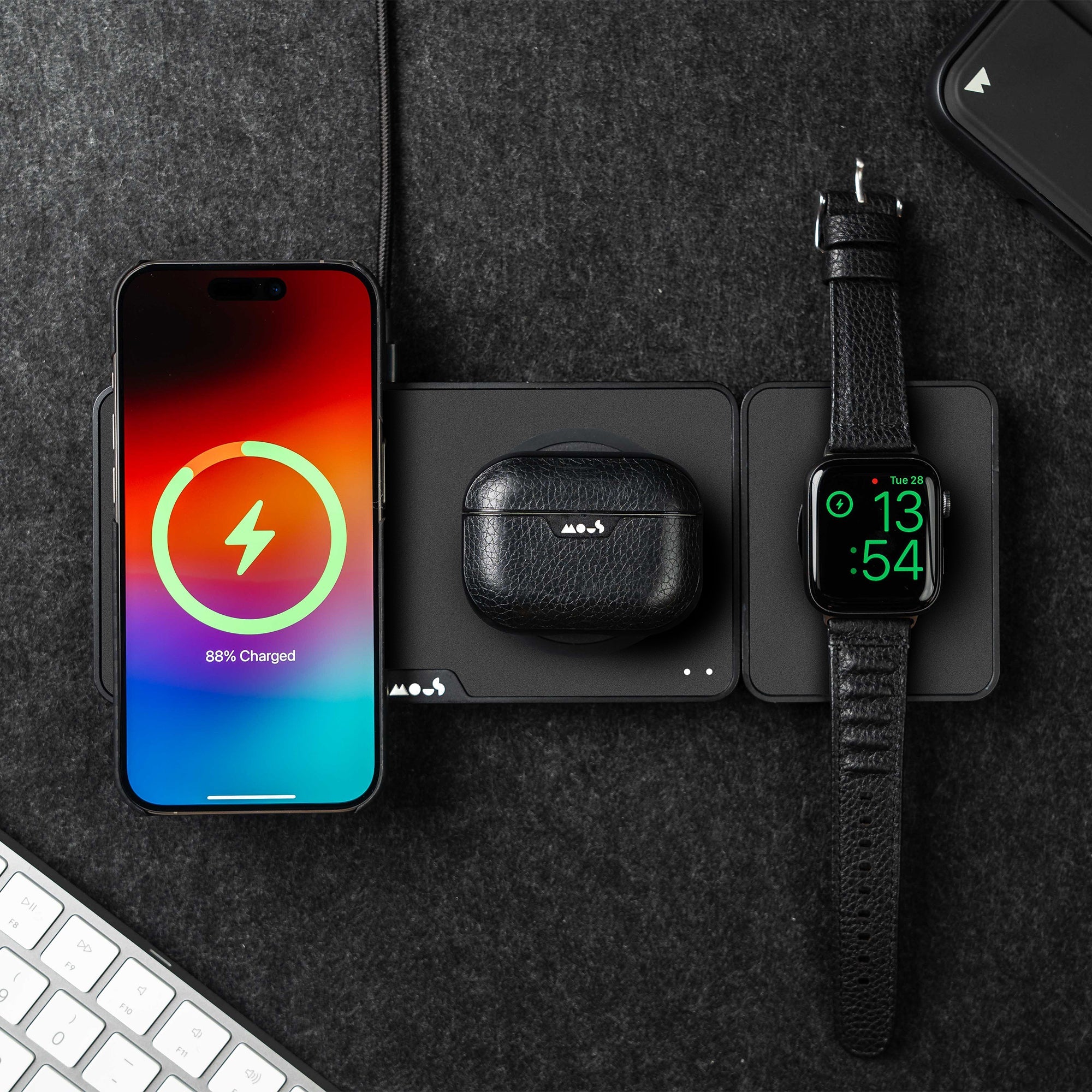mous-matte-black-station-de-charge-sans-fil-qi2-3-en-1 image 5