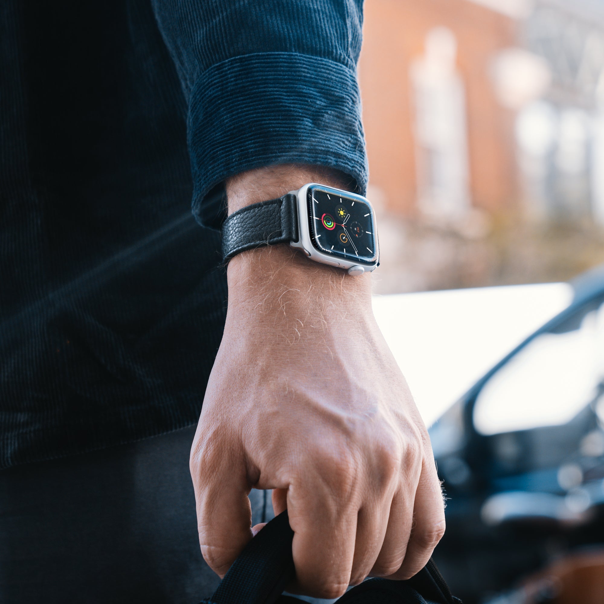 mous-bracelet-en-cuir-noir-pour-apple-watch-confort-quotidien image 3