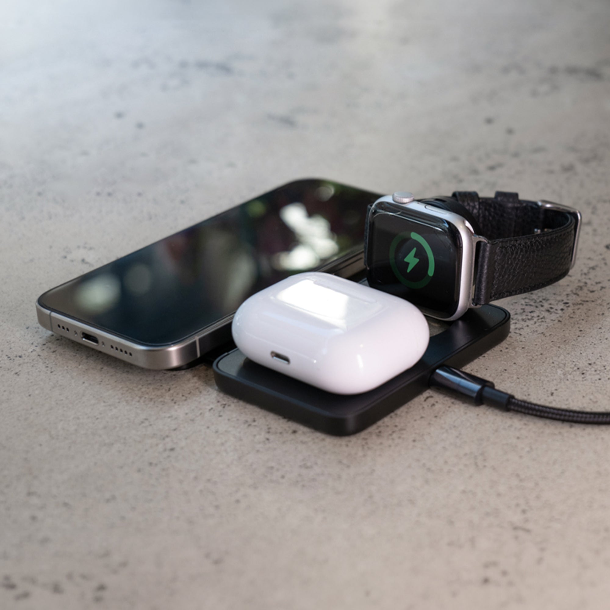 mous-3-in-1-wireless-portable-charger-chargeur-nomade-sans-fil-magsafe-watch-cou image 3